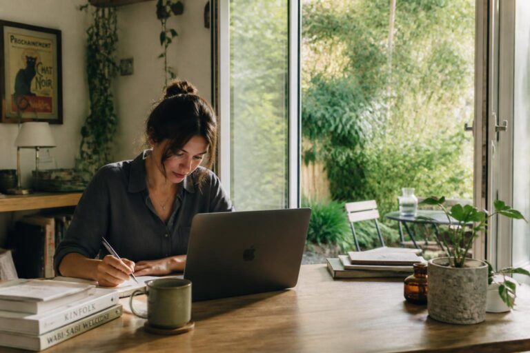 découvrez des conseils pratiques pour équilibrer vie professionnelle et vie personnelle durablement, afin de préserver votre bien-être au quotidien.